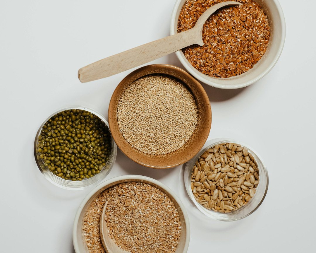 5 bowls of different grains
