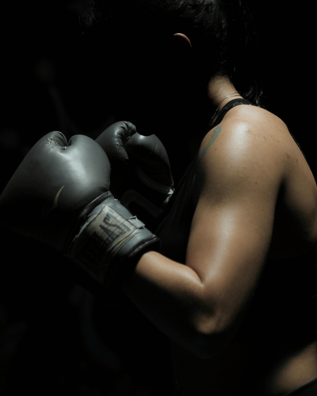 woman boxing 