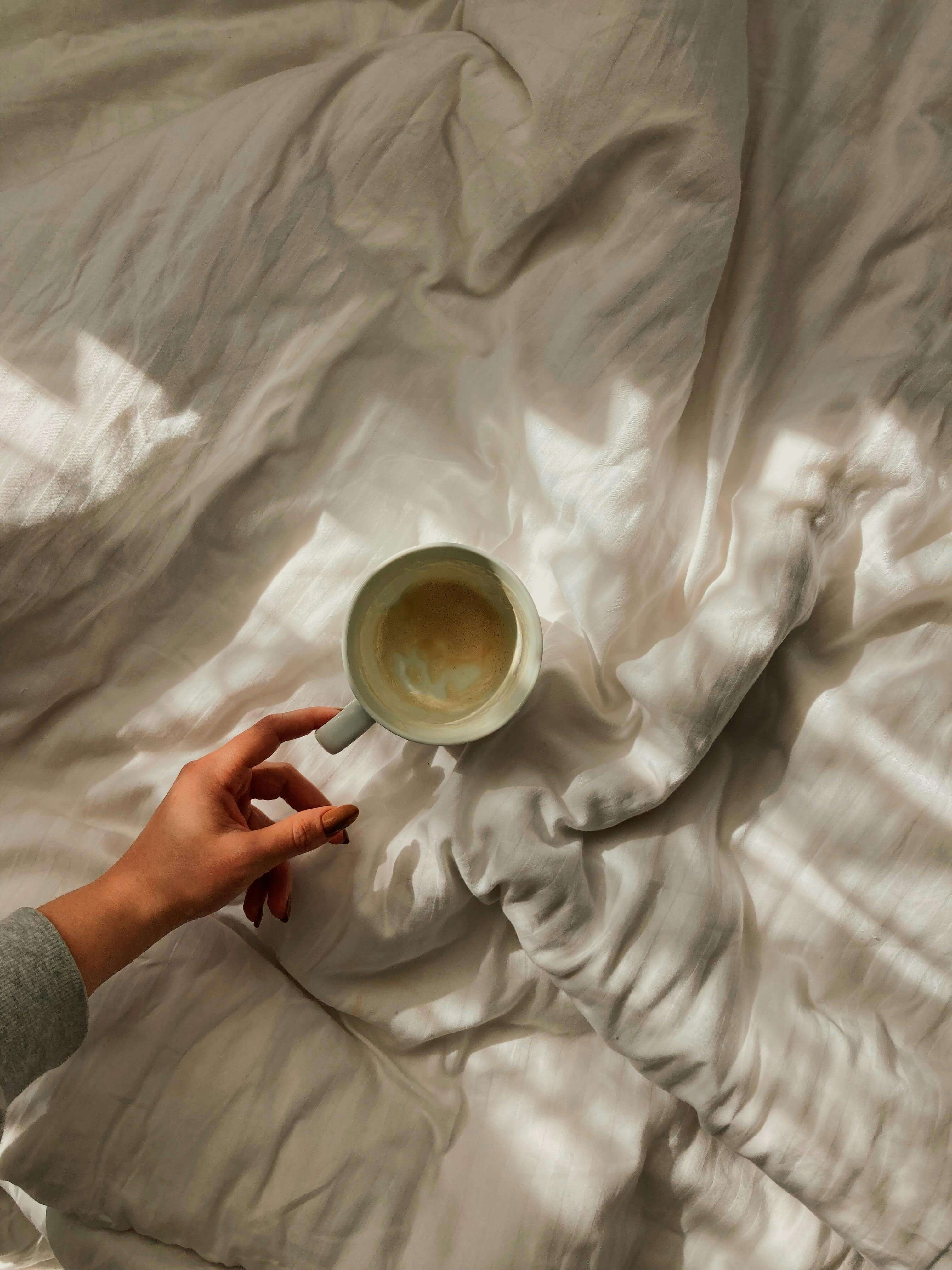 Cosy coffee cup in bed